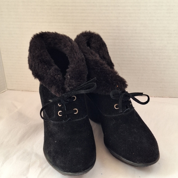 B Makowsky Nellie Black Suede Oxford Wedge Booties 7.5 - Picture 2 of 11